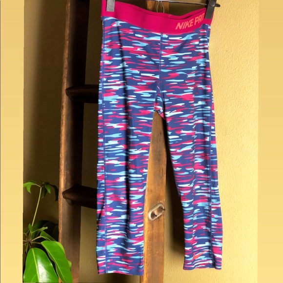 Nike Pants - Nike Women’s Fun Pattern Leggings XL
